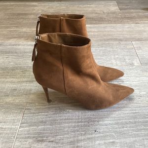 Steve Madden Hot Shot brown suede heeled booties.  Size 7.5.  Shows wear
